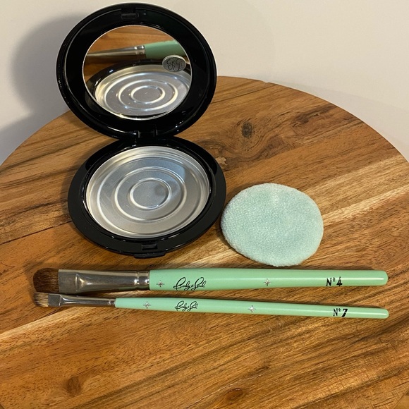 VINTAGE STYLE-Body & Soul Premium Brushes. Beautiful empty mirrored Compact. - Picture 2 of 16